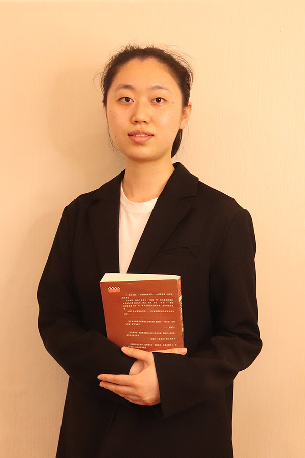丹凤梁艺 本科学历，优秀班主任